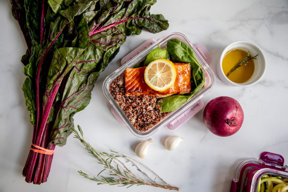 Insalata fresca e proteica